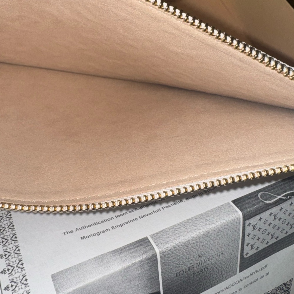 Louis Vuitton White and Gold Monogram Pouch 
Comes with Box and dust bag - Picture 6 of 7